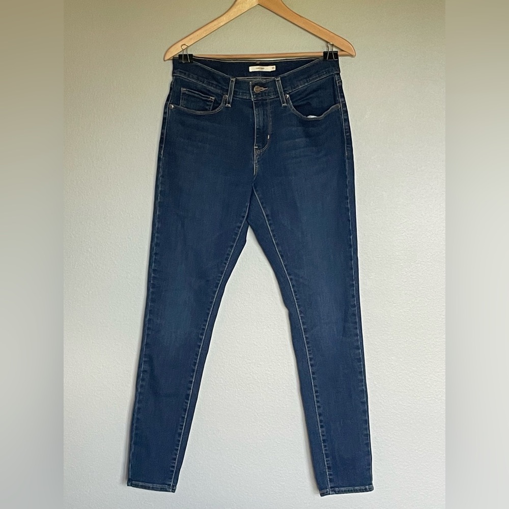 Levi’s curvy skinny jeans, slightly worn, wash: medium, size: 30